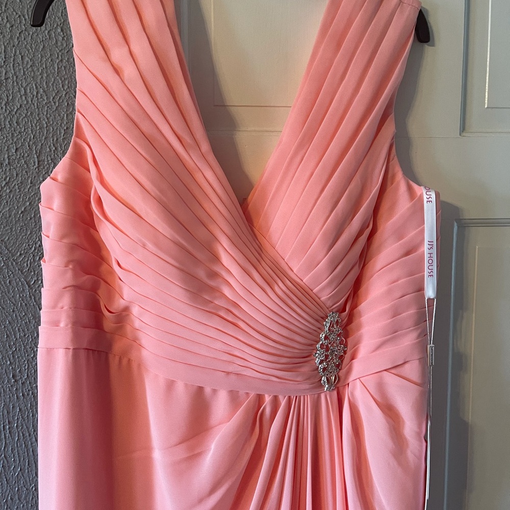 Sleeveless Coral Formal Gown - Picture 2 of 6